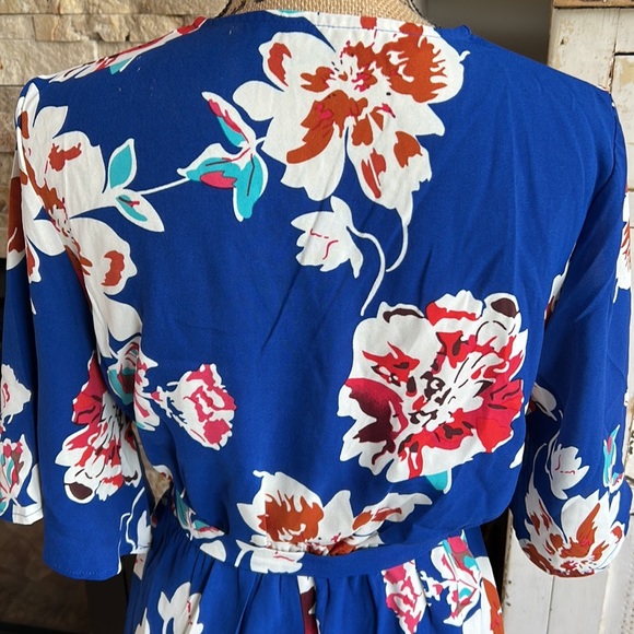 Summer blue and floral v-neck short romper half flare sleeve jumpsuit waist tie - Picture 10 of 16